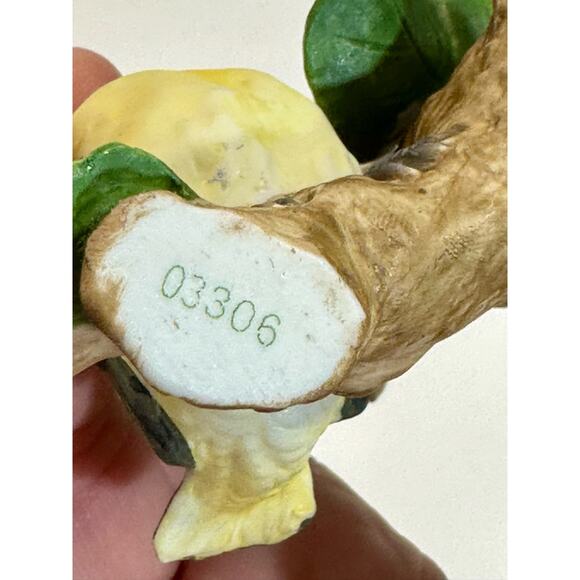 Vintage Lefton Gold Finch Birds on a Branch #00131 Ceramic Figurine - Picture 6 of 6